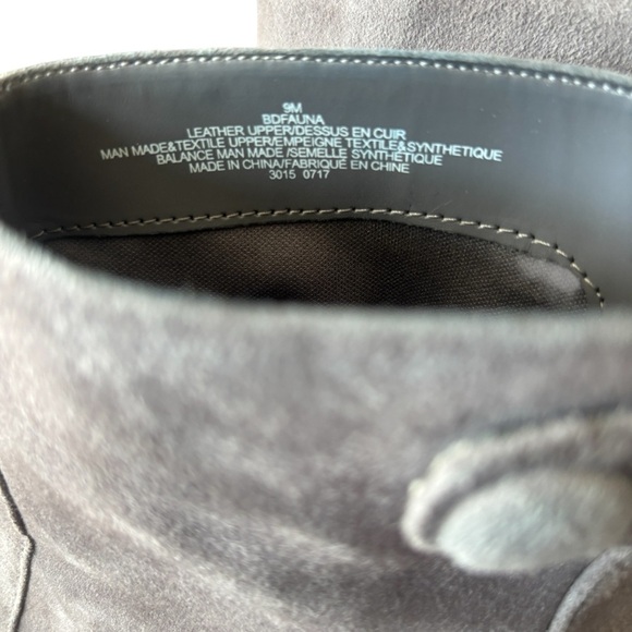 Bandolino Elegant Suede Ankle Boots Size 9 In Grey Square Toe - Picture 6 of 10